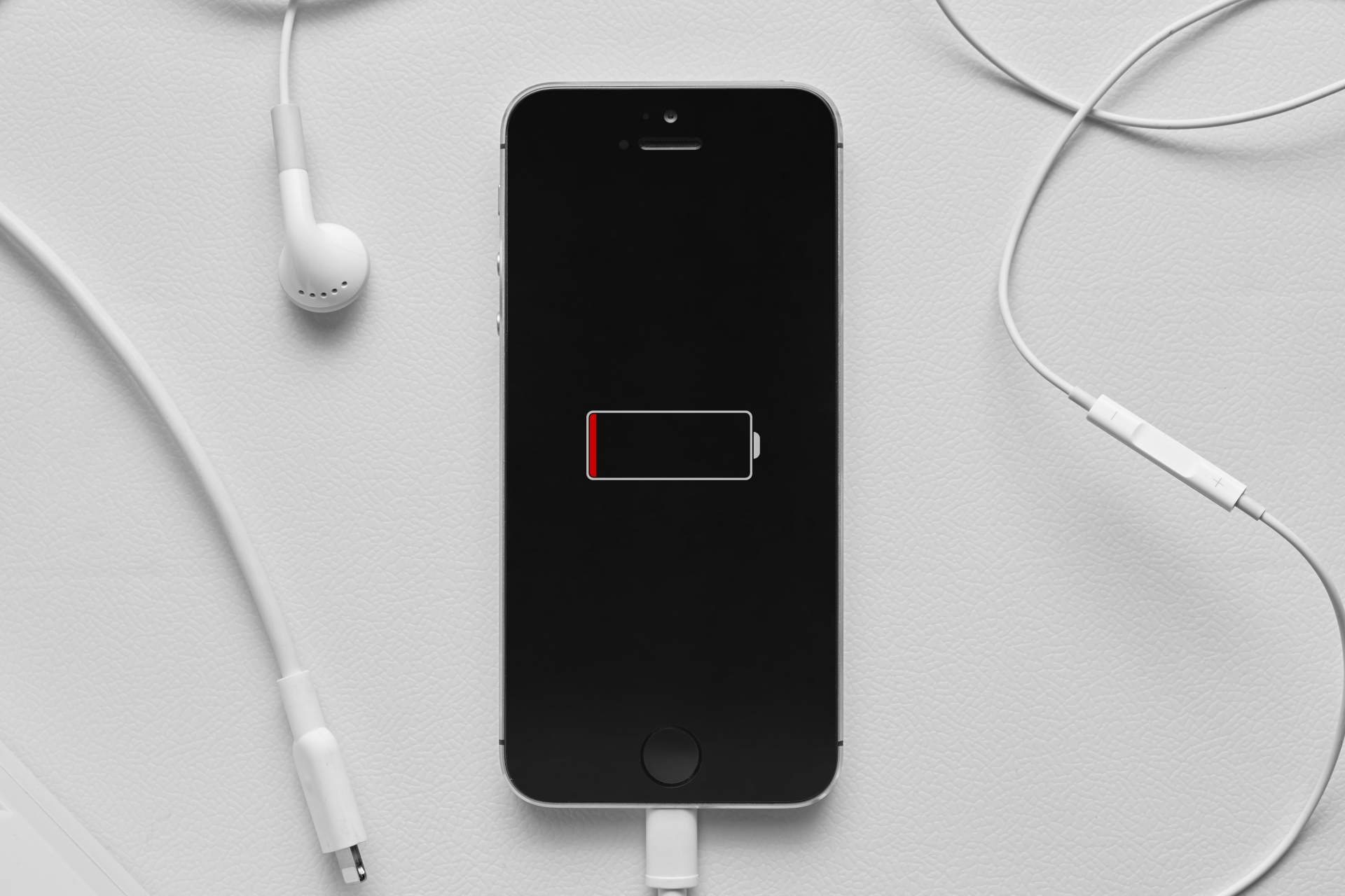 iPhoneの電源が入らない・充電もできないときの対処法