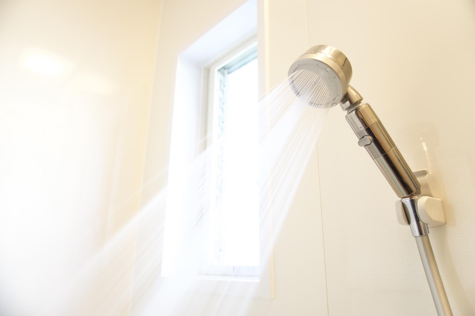 シャワーからお湯が出ない原因は?すぐにできる対処法と業者に依頼するポイント