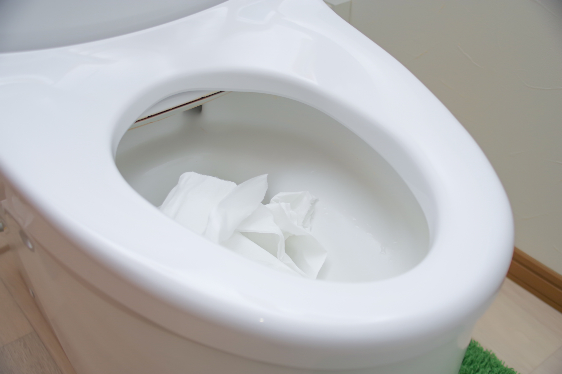 トイレの詰まりはハンガーで解消できる！自宅で手軽に解決する方法