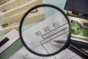相続税の基礎控除とは?控除額の計算方法や対象となる財産を解説