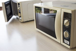 電子レンジを処分する6つの方法|処分の流れや費用を解説