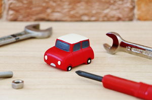 車の整備は自分でできる?整備方法や業者に依頼するポイントも解説