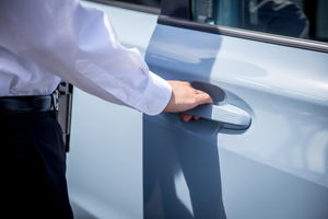 車の鍵を紛失したらどうすればいい?対処法や作成料金について解説