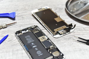 Xperia xzのバッテリー交換を徹底解説|自分で?公式?料金比較も