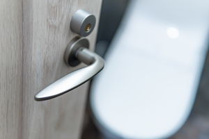 トイレの鍵修理｜費用相場や壊れた時の対処法を解説
