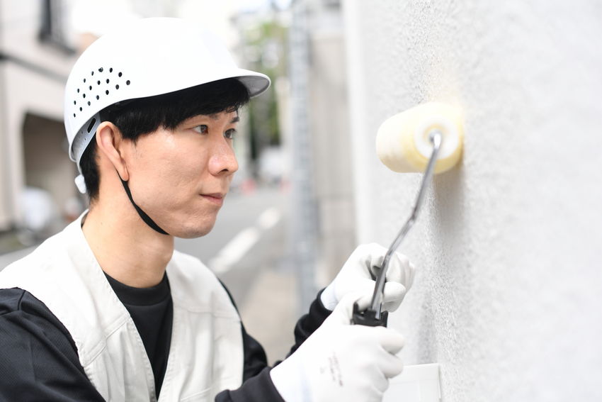 コンクリート塗装の方法は？適切なメンテナンス時期や手順・塗料を紹介